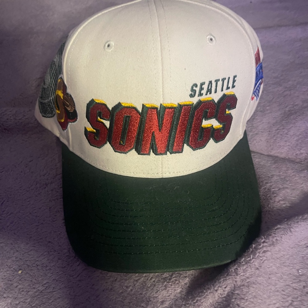 Mitchell & Ness White and Green Seattle Sonics Hat
